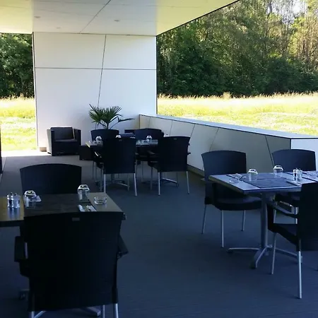- Restaurant La Claire Foret 3*