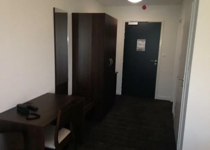 Hotel - Restaurant La Claire Foret 3*