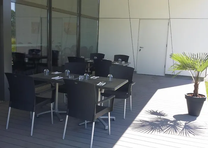 - Restaurant La Claire Foret