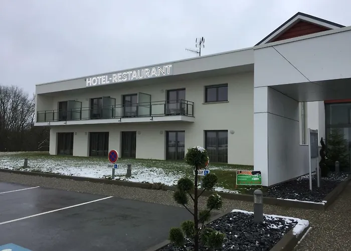 - Restaurant La Claire Foret 3*